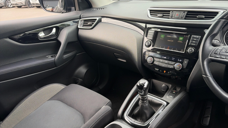 Nissan Qashqai 1.5 dCi 115 N-Connecta 5dr Diesel Hatchback